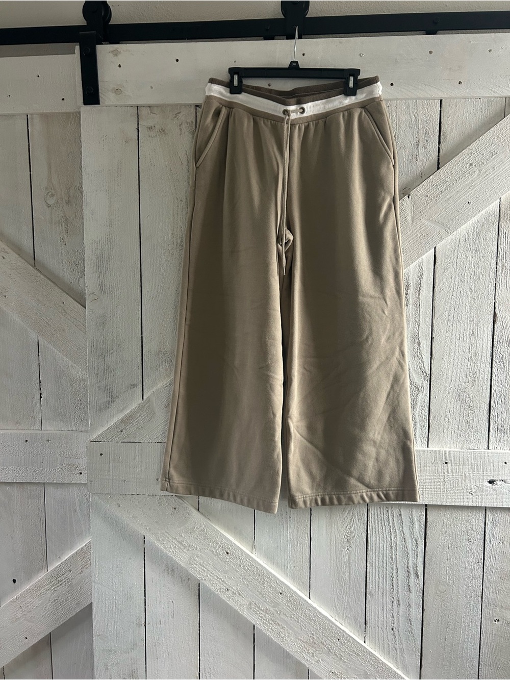 Lou & Grey Men's Wide-Leg Drawstring Sweatpants in Taupe